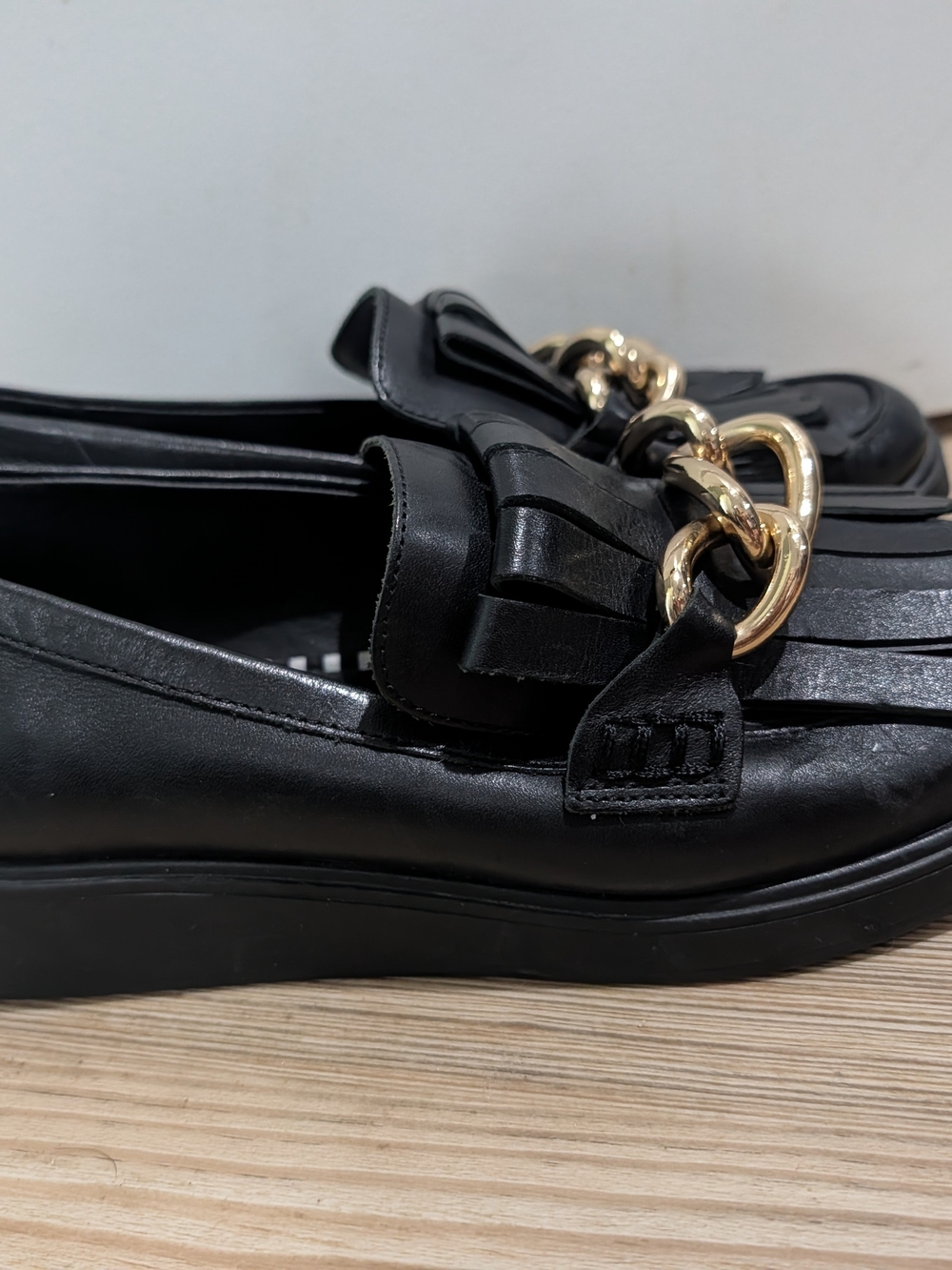 Antonio Melani Black Leather Fringe Chain Loafers Size 7.5 - Picture 3 of 6